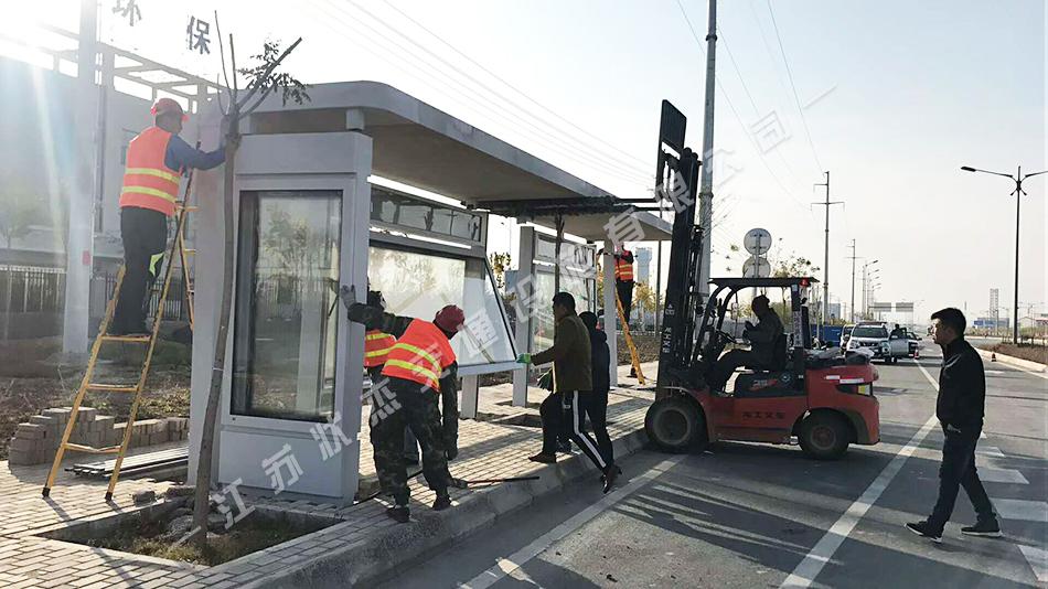 常州市溧陽(yáng)候車亭安裝實(shí)景圖2017-11-14—江蘇狀杰交通設(shè)施有限公司